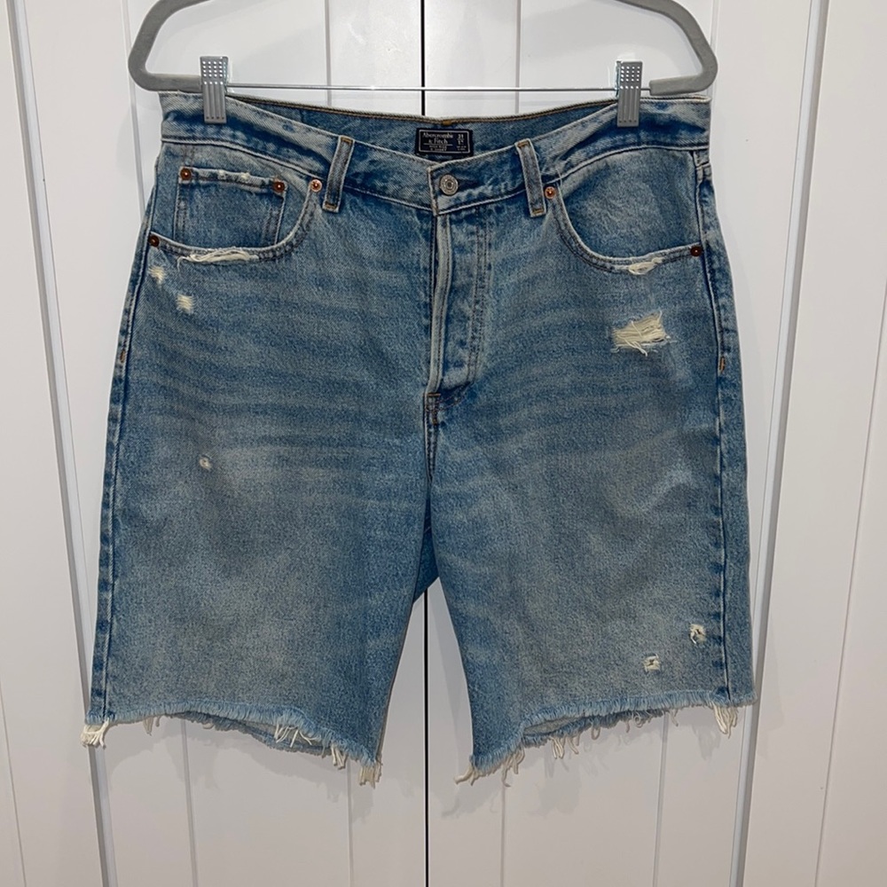 ABERCROMBIE HIGH RISE 9” DENIM SHORTS